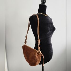 Elegant Tan Leather Crossbody Bag